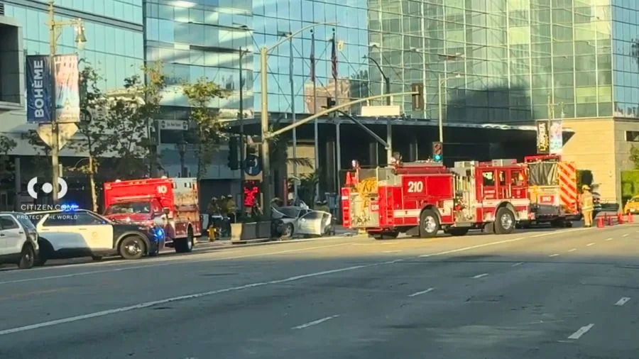 A single-car crash is seen in DTLA. October 2025. (Citizen.com)