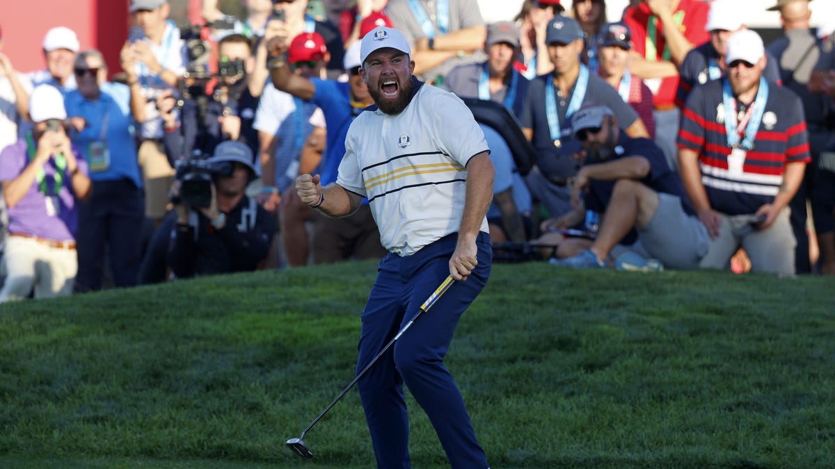 Shane Lowry helps Europe keep Ryder Cup with birdie putt on 18th hole