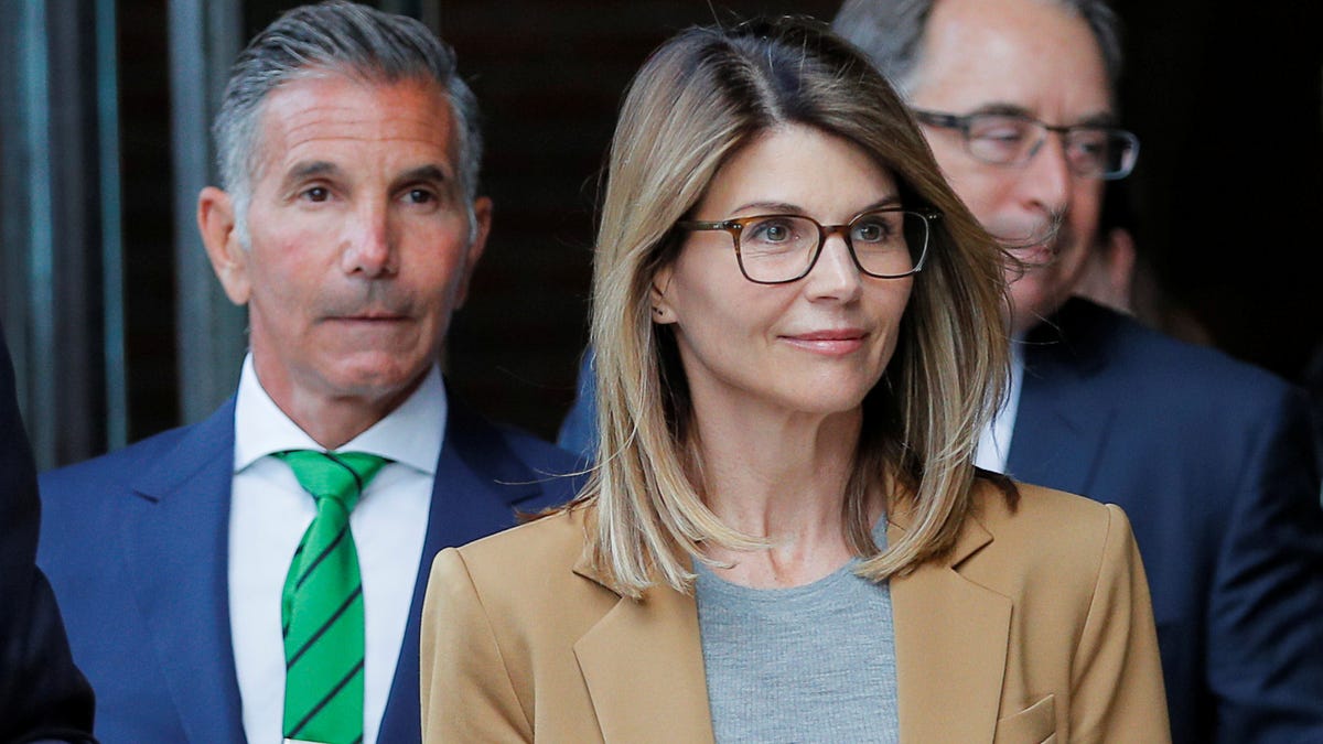 Lori Loughlin, Mossimo Giannulli separate. Are they getting divorced?