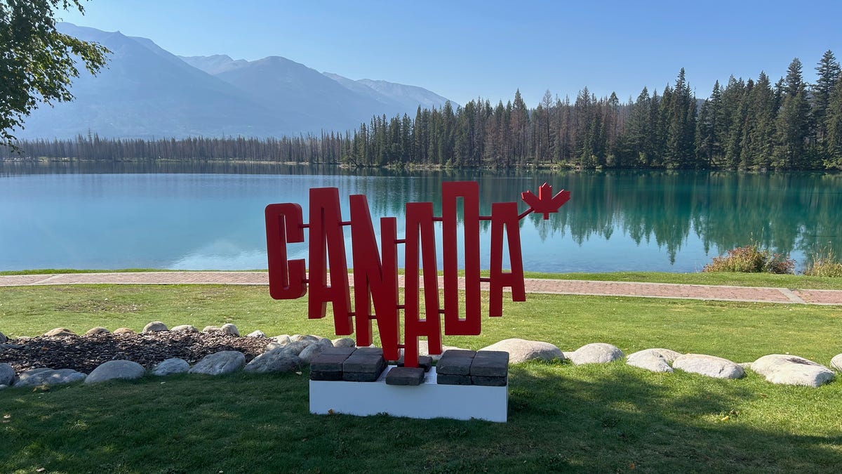 Americans, Canadians look past tariffs to rekindle travel ties