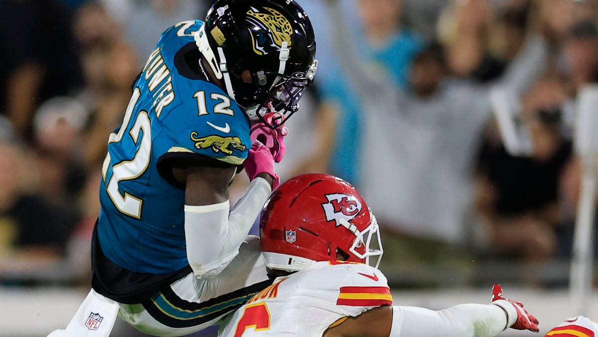 Jaguars rookie Travis Hunter makes amazing catch in 'MNF' game. Watch
