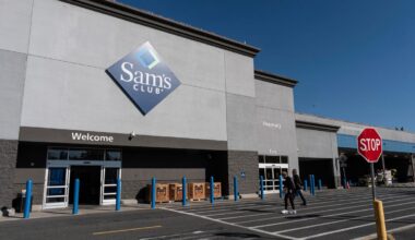 What are Sam's Club's new hours at New York stores?