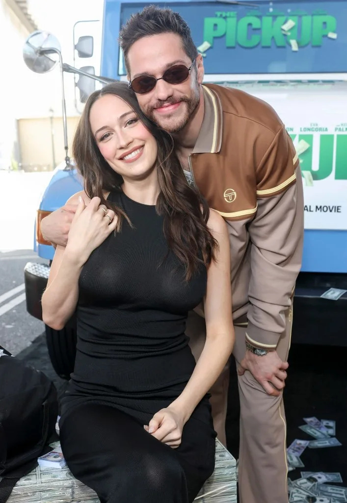 Pete Davidson surprised his pregnant girlfriend Elsie Hewitt with a private jet date to see Paul McCartney in concert on Friday. Todd Williamson/January Images / BACKGRID