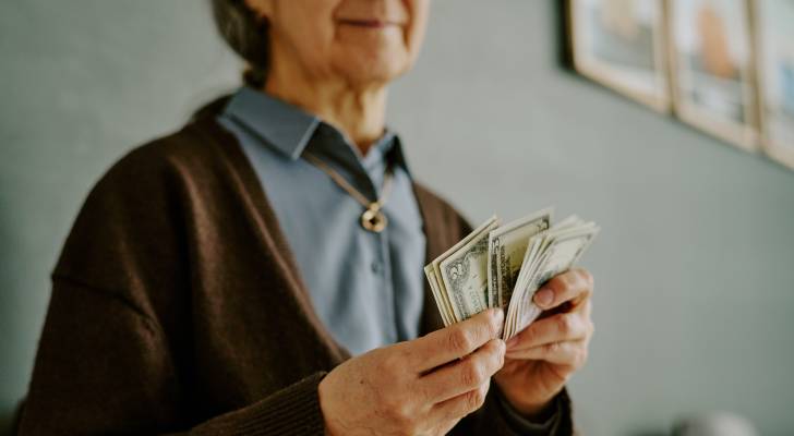 Illinois man’s wife wants to keep $75K in a home safe — but Ramsey Show says her scarcity mindset only creates more risk