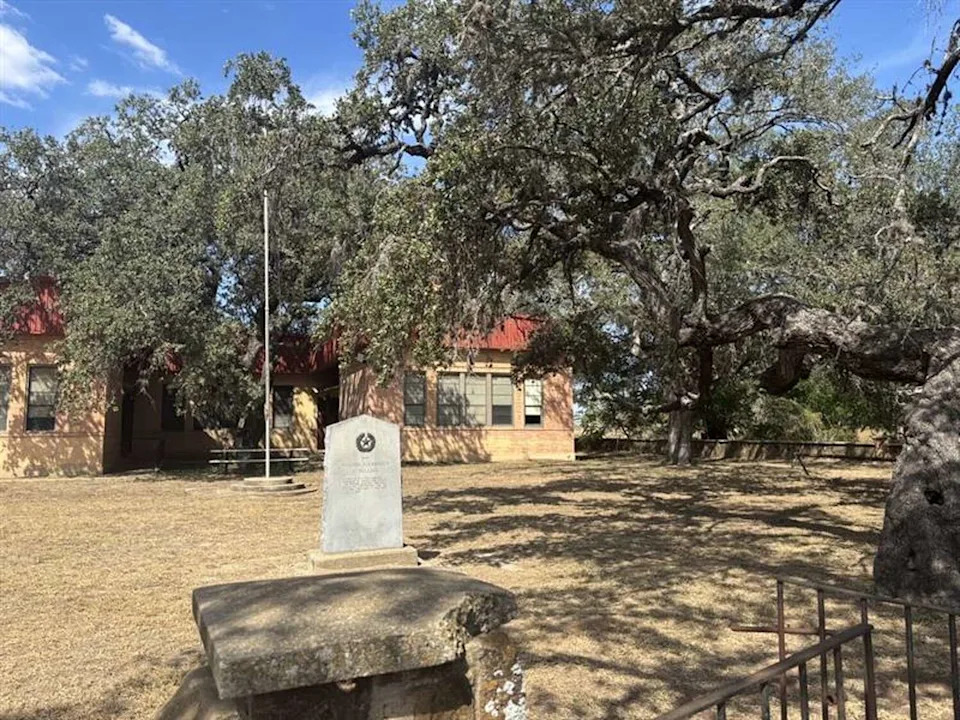 A headstone at the Bigfoot Wallace Museum in Bigfoot, Texas. (Mia Valdez/MySA)