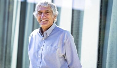 Nobel physicist clears up Greek mix-up