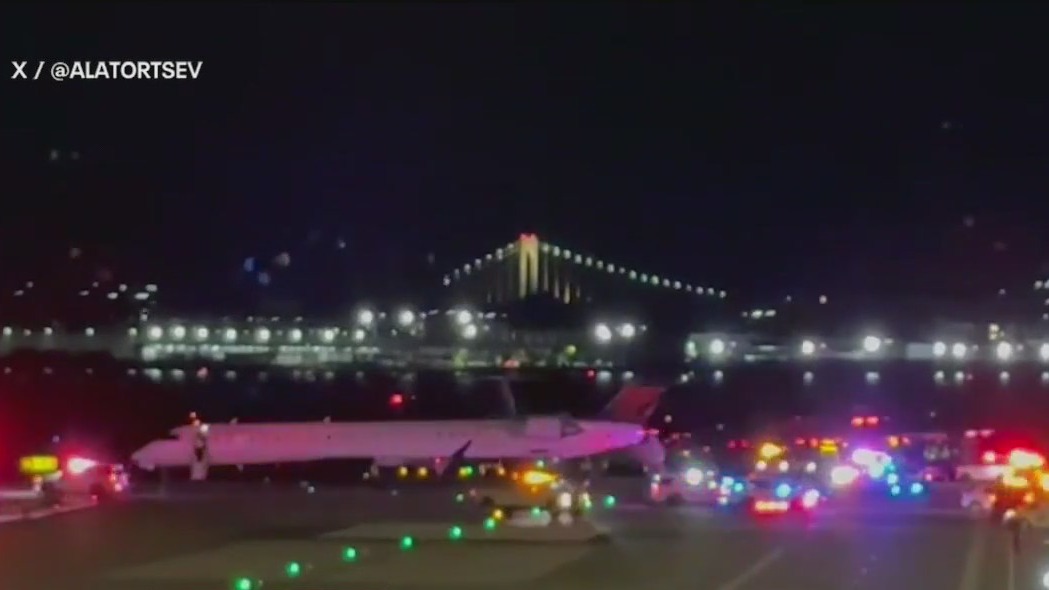 2 planes collide while taxiing at LaGuardia Airport