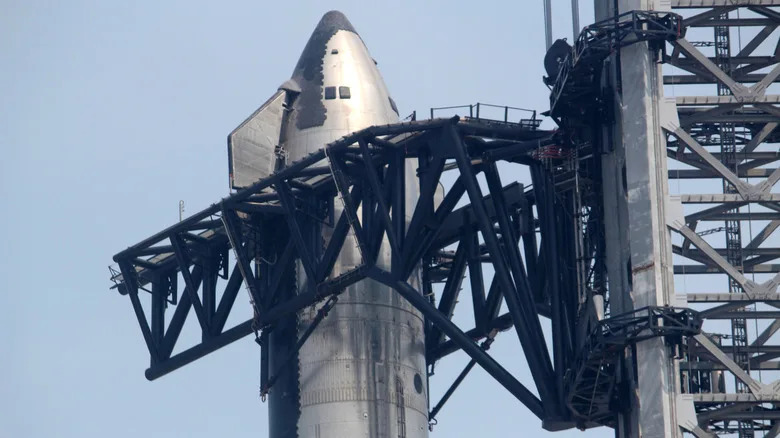 A SpaceX Starship on the launchpad
