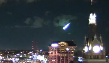 Apparent meteor shoots over downtown Milwaukee: video