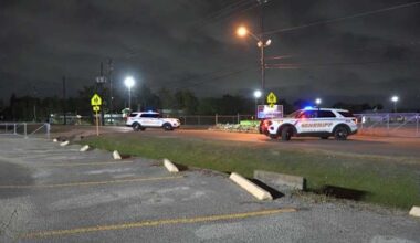 Teenager shot, injured near park in north Harris County