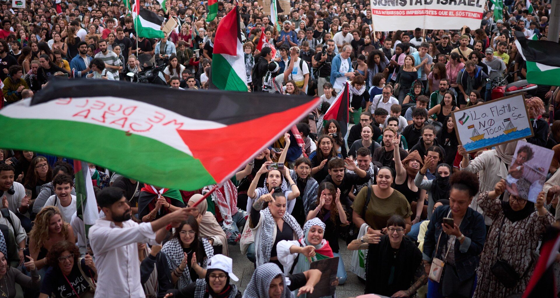 Global protests erupt over Israeli interception of Gaza aid flotilla | Gaza News
