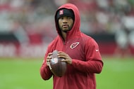 Arizona Cardinals quarterback Kyler Murray (1) warms up against the Green Bay Packers during...