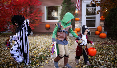 Phoenix neighbors share food this Halloween amid SNAP cuts