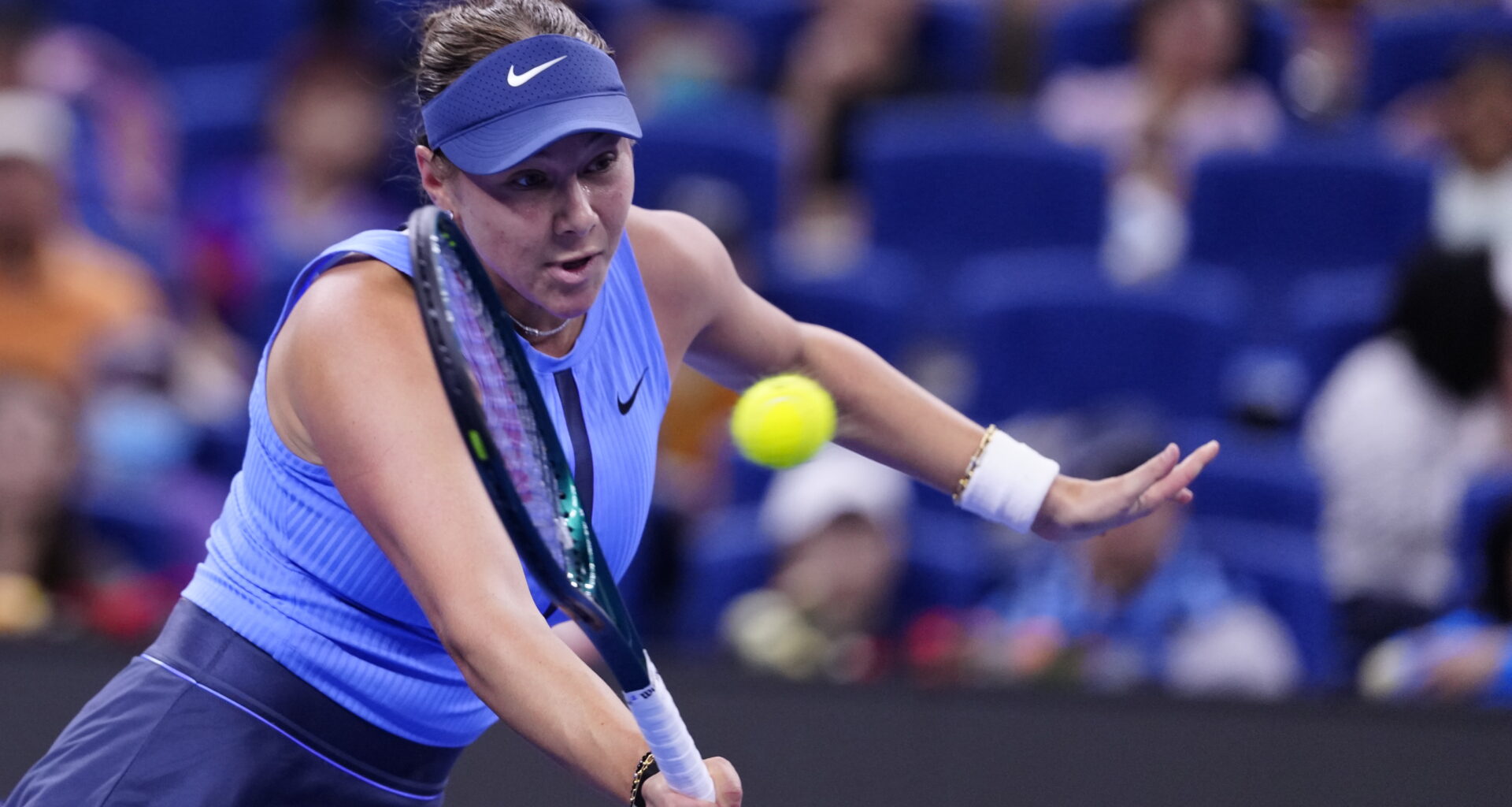 Anisimova defeats Paolini in a battle of wills in Beijing, clinches WTA Finals berth