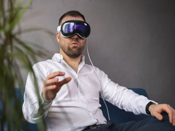 VR is dead! And even Apple and Samsung can't save it