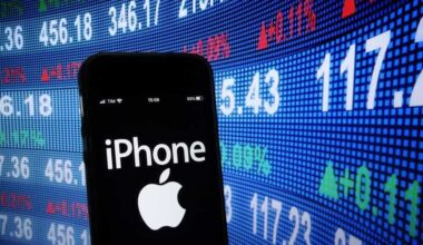 As Apple Ditches VR Headsets For Glasses, Can AAPL Stock Close Out 2025 Strong? - Barchart.com