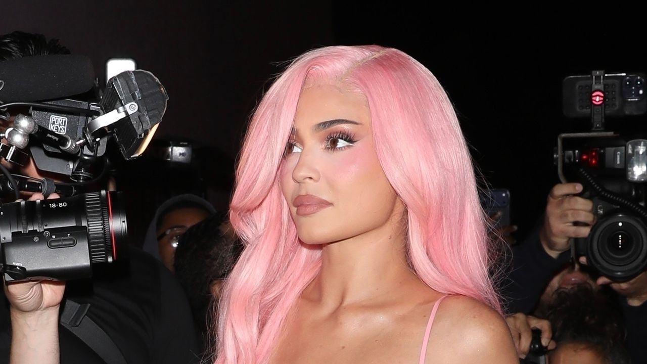 Kylie Jenner Returns to Her King Kylie Era Best With Bubblegum Pink Hair