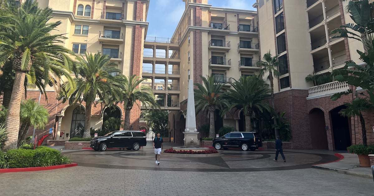 Community safety advisory issued after numerous break-ins at The Lorenzo – Annenberg Media