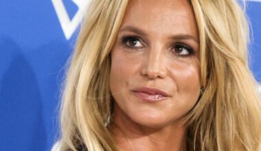 Britney Spears In Pink Bikini Dance Told She's 'Gone Off The Deep End'