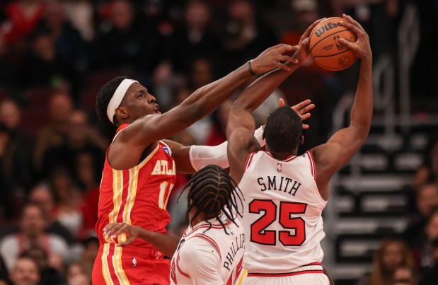 Atlanta Hawks' Onyeka Okongwu (17 and Chicago Bulls' Jalen Smith (25) ) go up for a rebound in the third quarter during a game, Monday, Oct. 27, 2025, at the United Center in Chicago. (Dominic Di Palermo/Chicago Tribune)