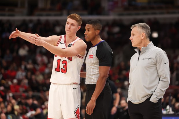 Chicago Bulls guard/forward Kevin Huerter (13) discusses a foul called on him with a ref while Chicago Bulls Head Coach Billy Donovan looks on in the third quarter during a game against the Atlanta Hawks, Monday, Oct. 27, 2025, at the United Center in Chicago. (Dominic Di Palermo/Chicago Tribune)