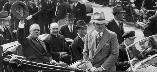 President Franklin D. Roosevelt and Bishop Bernard James Sheil about to motor across Outer Drive Bridge in 1937. (Chicago Tribune archive)