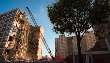 Demolition crews begin razing Cabrini-Green