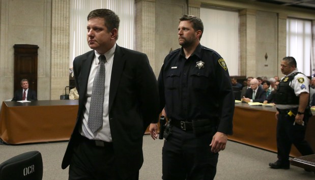 Chicago police Officer Jason Van Dyke is taken away by sheriff's Deputy John Keehan following a guilty verdict at the Leighton Criminal Court Building on Oct. 5, 2018. (Antonio Perez/ Chicago Tribune)