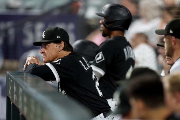 Chicago White Sox manager Tony La Russa (22) looks out from the dugout in the ninth inning of a game against the Arizona Diamondbacks at Guaranteed Rate Field in Chicago on Aug. 26, 2022. (Chris Sweda/Chicago Tribune)