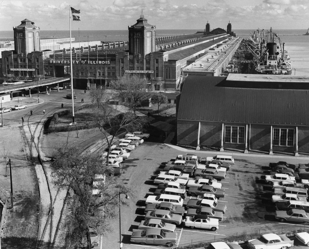 The University of Illinois extension at Navy Pier opens