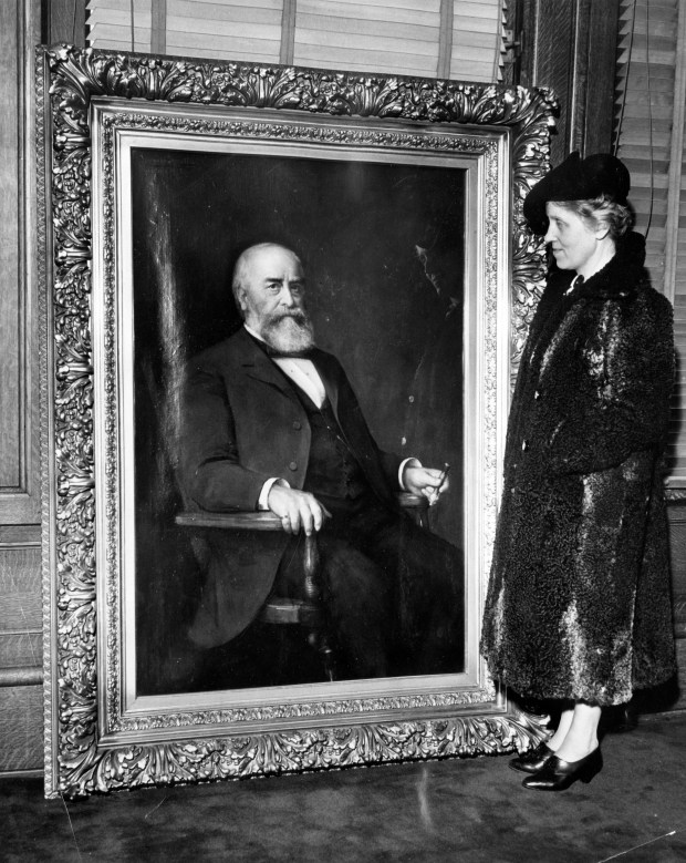 Sigrid Schultz looks over a portrait of former Chicago Mayor Carter Harrison Sr., at City Hall in 1937. The portrait was painted in 1893 by Schultz' father. (Chester Gabrysiak/Chicago Tribune)