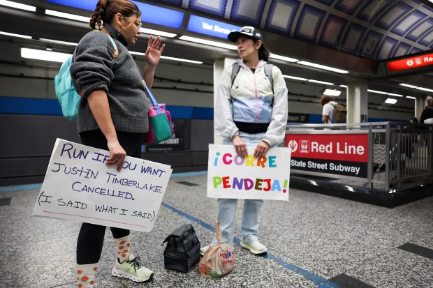 Janette Matza, left, and Kathryn Fahey wait for a train at the Jackson CTA station to go cheer on their friend in the Chicago Marathon on Oct. 13, 2024. (Eileen T. Meslar/Chicago Tribune)