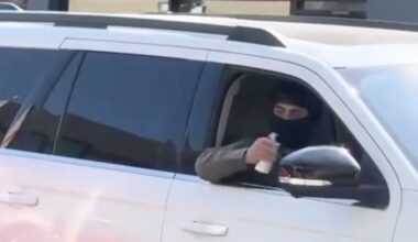 Chicagoans say ICE agents responded to heckling with tear gas