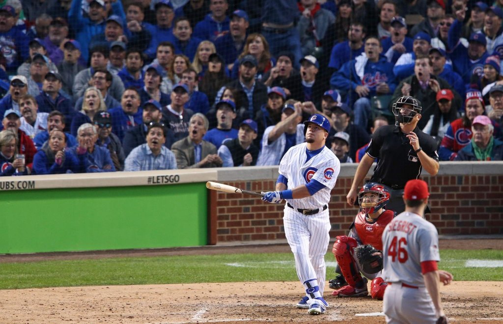 Kyle Schwarber hits home-run ball that lands atop Wrigley Field's right-field scoreboard
