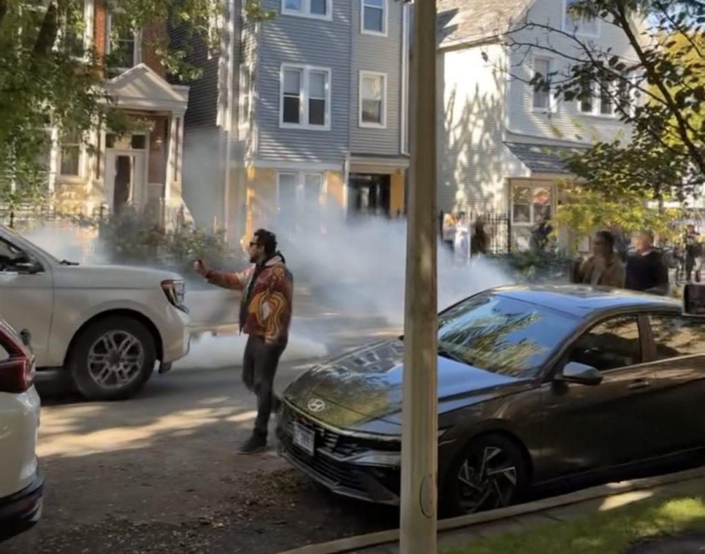 Federal immigration agents tear gas Lake View, raid Lincoln Park