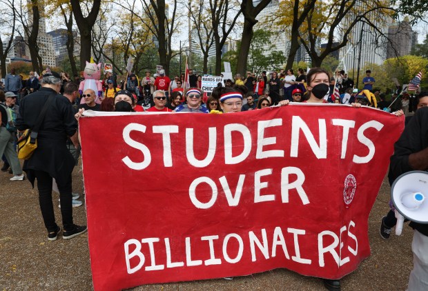 Demonstrators arrive at Butler Field for the "No Kings" rally and march, Oct. 18, 2025, in Chicago. (John J. Kim/Chicago Tribune)
