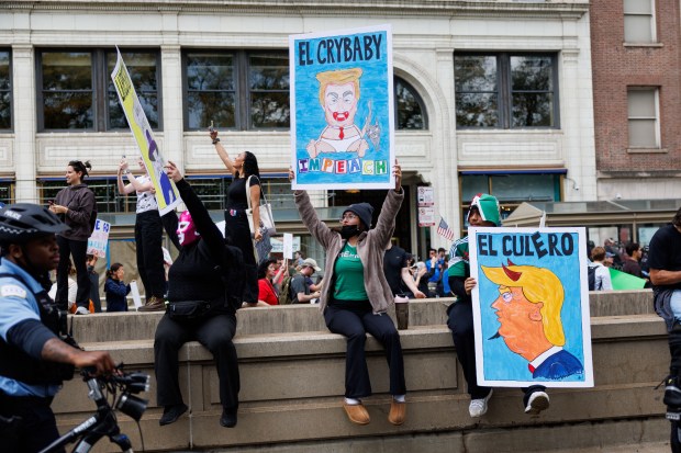 People attend a No Kings rally near the Loop in response to President Donald Trump's increased immigration enforcement actions in the area, Oct. 18, 2025 in Chicago. (Armando L. Sanchez/Chicago Tribune)