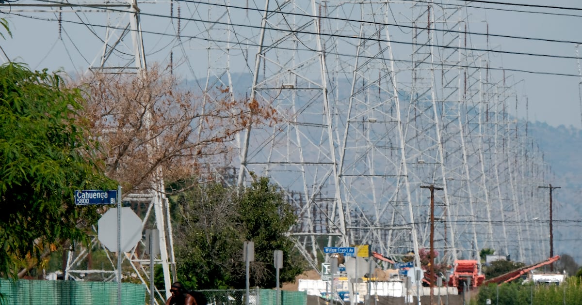 High temperatures lead to limited power outages in Los Angeles County – Annenberg Media