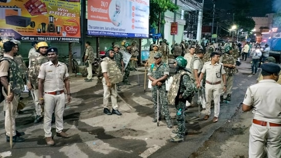 The state government on Sunday night imposed prohibitory order for 36 hours in 13 of the city’s 20 police station areas and suspended internet till 7 pm of Tuesday.(PTI)