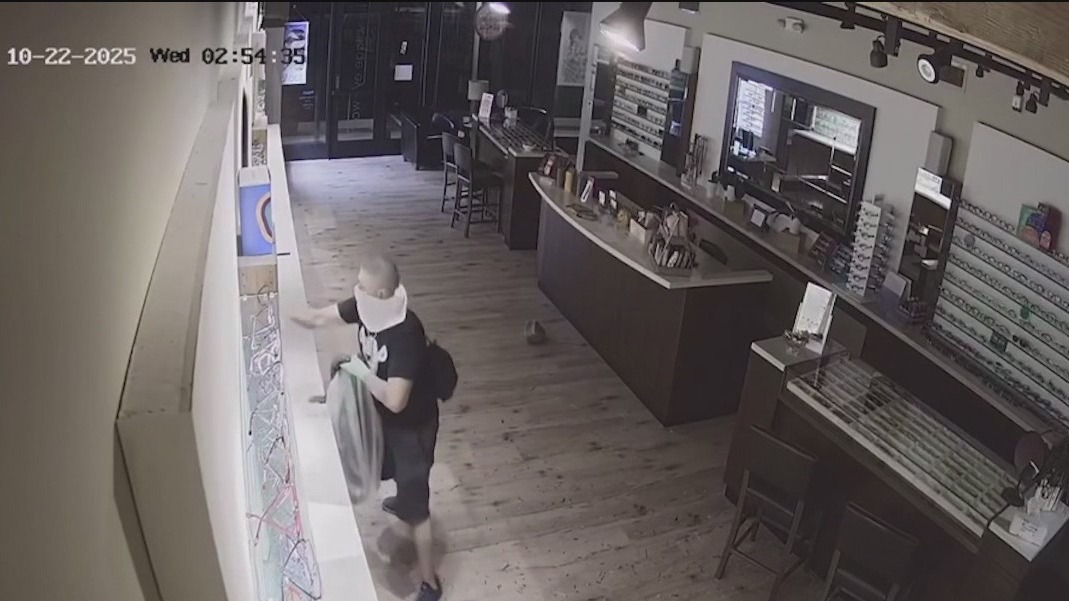 Search continues for burglars who hit 3 eyeglass shops in central Phoenix