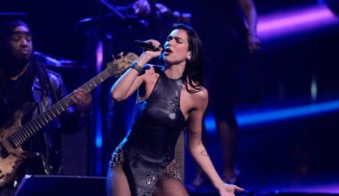 Dua Lipa brings out Dallas Cowboys Cheerleaders, Leon Bridges at Dallas show