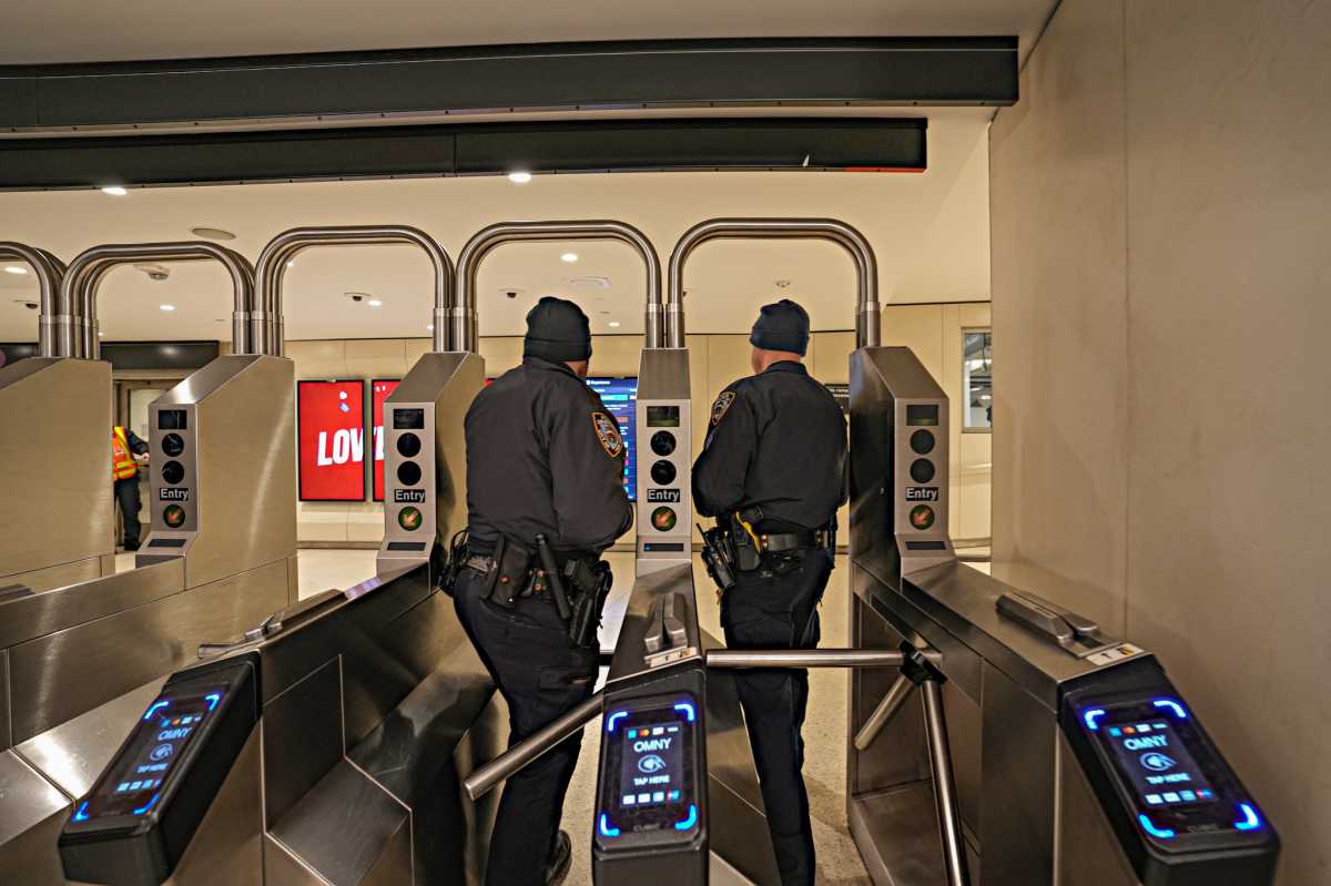 Straphanger knocked out on Manhattan subway train with random punch: cops 2 NYPD officers at subway turnstile