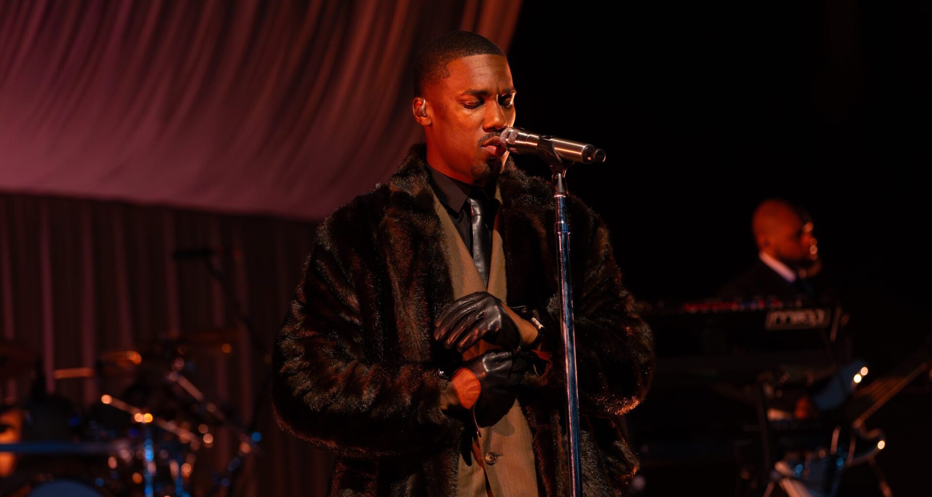 Giveon Blends Romance and Reverence in Houston Performance