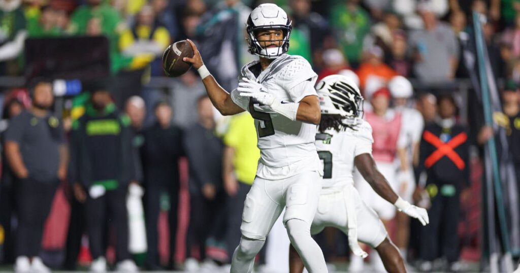 Oregon QB Dante Moore