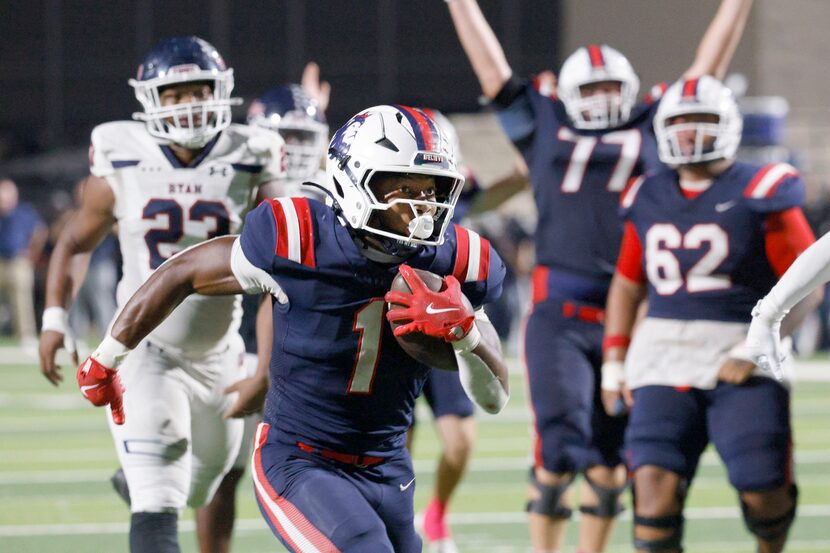 Richland's Jayshon Gibson (1) runs for a touchdown in the second half of a high school...