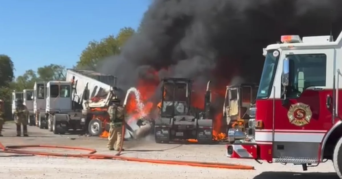 Small plane crashes in Fort Worth near Hicks Airfield