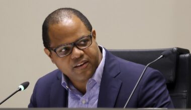 Dallas mayor says he’s staying. Lucky us