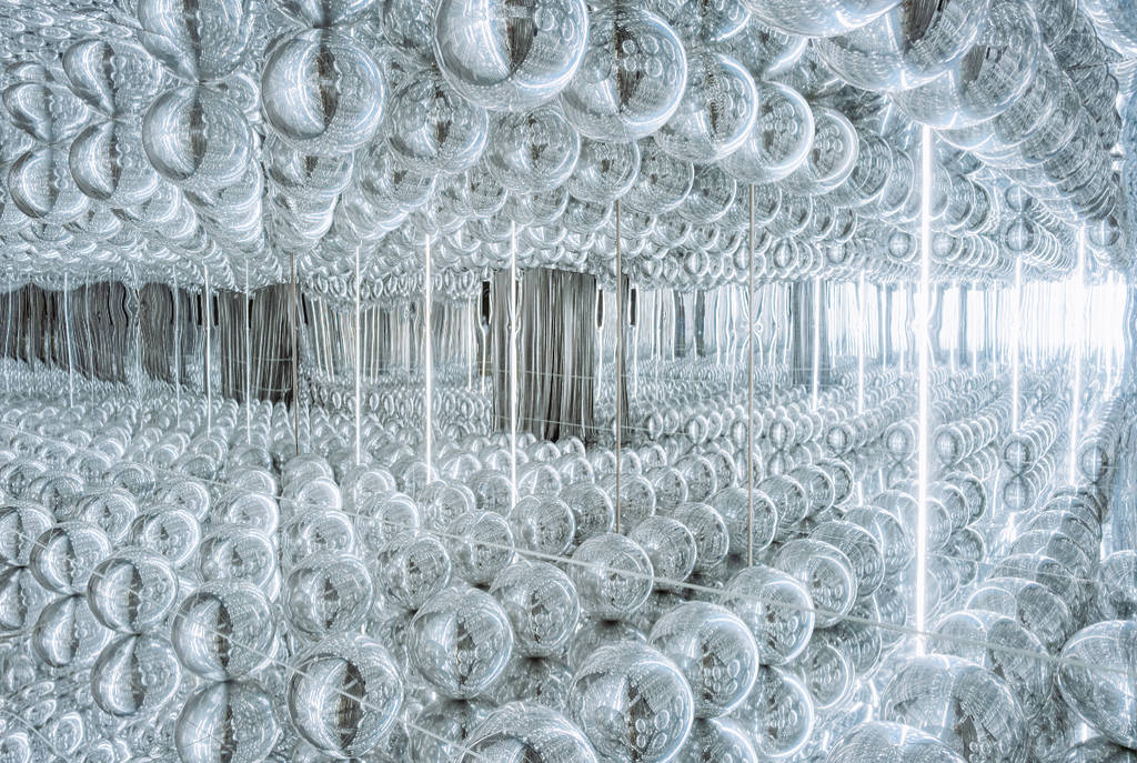 Image shows an infinity room type of exhibit at the Balloon Museum Dallas.