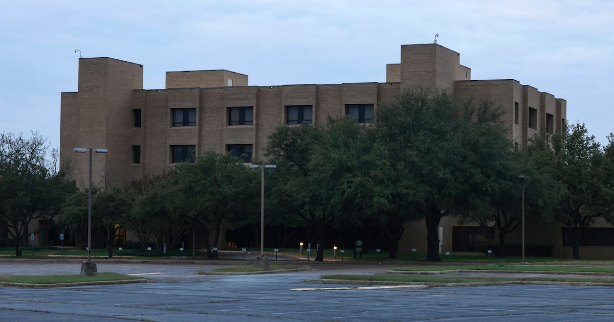 Vacant Oak Cliff hospital in Dallas once tapped for homeless services is now up for sale