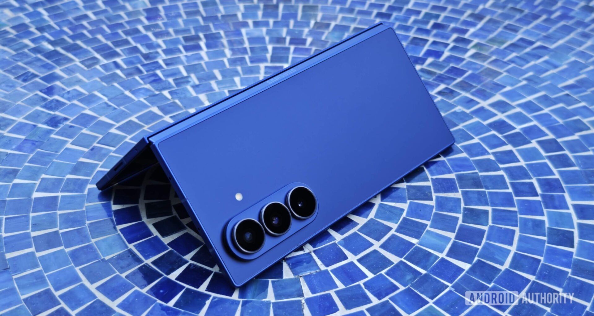 Galaxy Z Fold 7 tent mode on table hero image